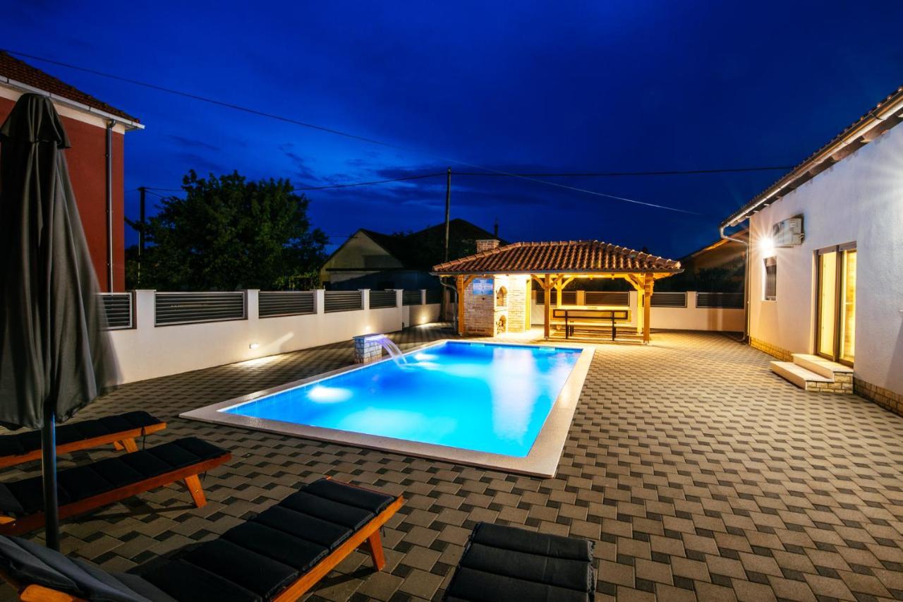 Family House Moja Jube Villa Oklaj Exterior photo