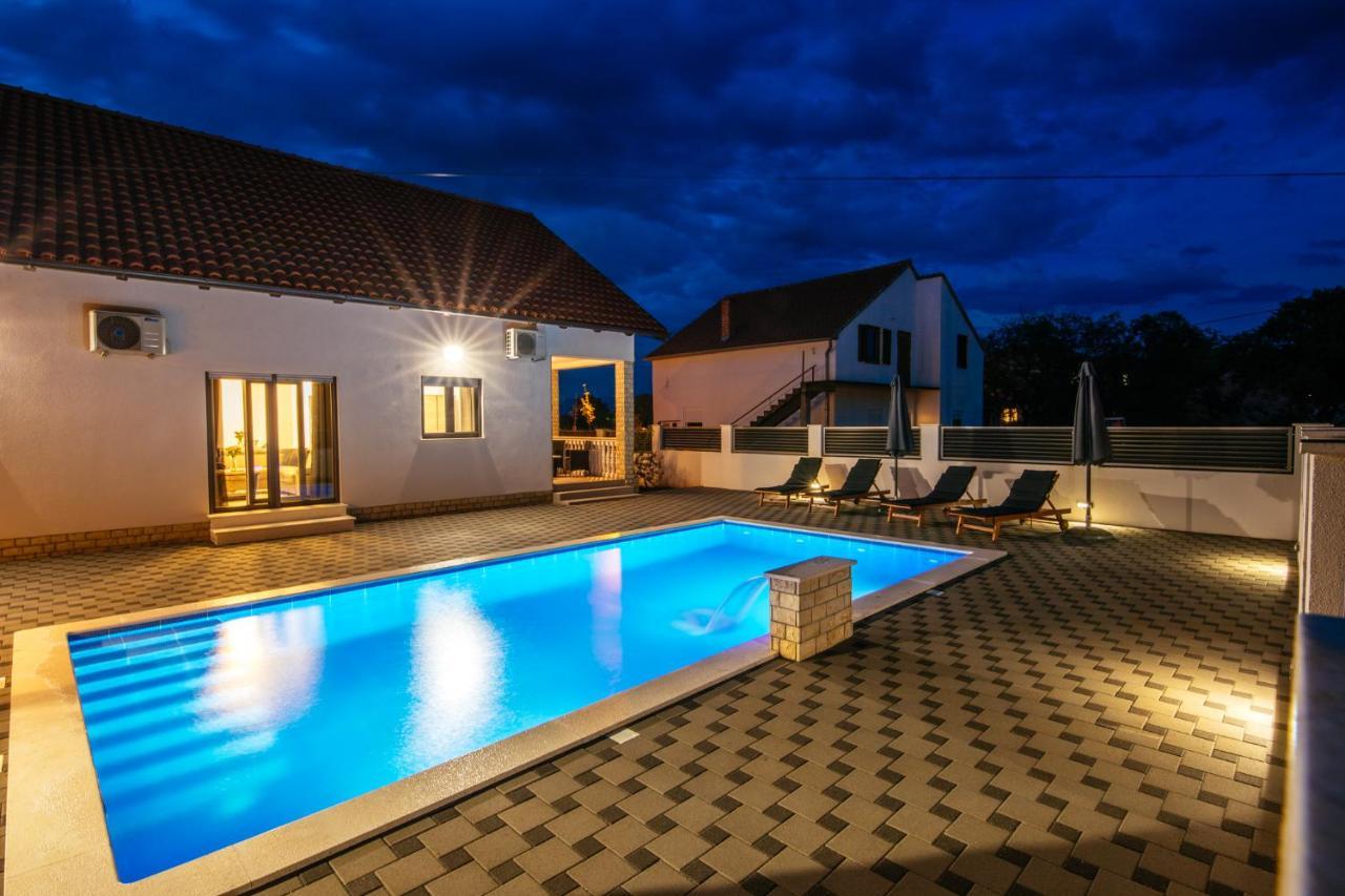 Family House Moja Jube Villa Oklaj Exterior photo
